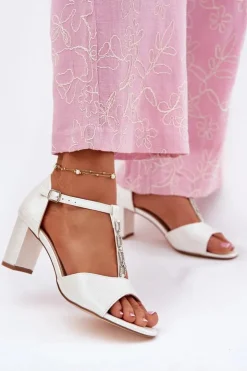 Damskie Evento Sandały Damskie Na Słupku Z Ozdobnym Paskiem Eko Skóra Białe Triavera