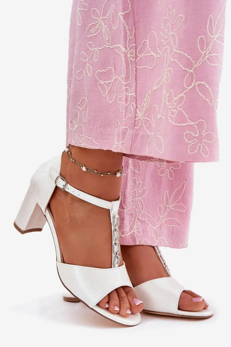 Damskie Evento Sandały Damskie Na Słupku Z Ozdobnym Paskiem Eko Skóra Białe Triavera