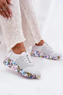 Artiker Skórzane Ażurowe Półbuty Damskie Na Koturnie Motyle 56C1618 Białe