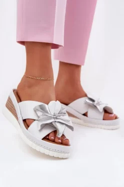 Artiker Klapki Na Koturnie|Klapki Damskie Klasyczne*Skórzane Klapki Damskie Na Koturnie Z Ozdobnym Kwiatem 54C0538 Biało-Srebrne Srebrny