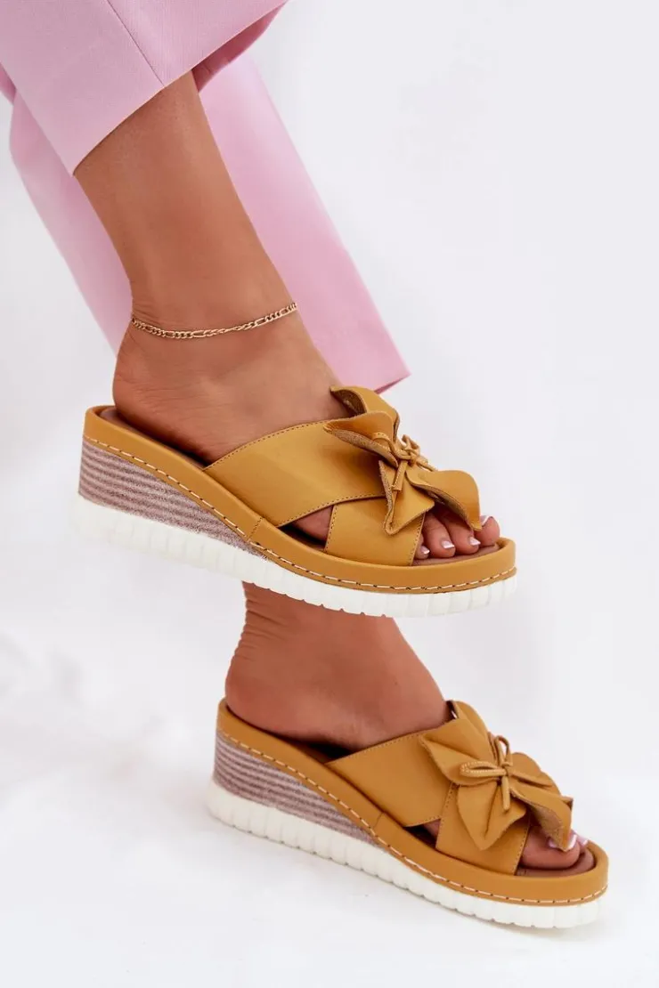 Damskie Artiker Skórzane Klapki Damskie Na Koturnie Z Ozdobnym Kwiatem 52C0504 Żółte