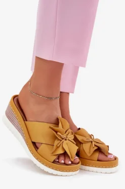 Damskie Artiker Skórzane Klapki Damskie Na Koturnie Z Ozdobnym Kwiatem 52C0504 Żółte