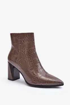 Damskie buty S.Barski Skórzane Lakierowane Botki Na Słupku S.Barski MR870-58 Ciemnobeżowe