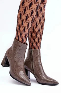 Damskie buty S.Barski Skórzane Lakierowane Botki Na Słupku S.Barski MR870-58 Ciemnobeżowe