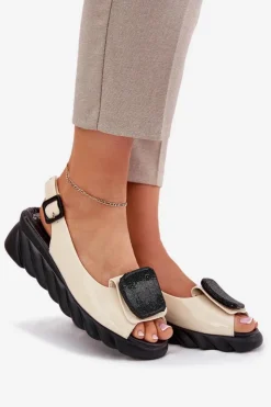 Damskie Artiker Skórzane Lakierowane Sandały Damskie Na Koturnie z Ozdobą 56C1567 Beżowe