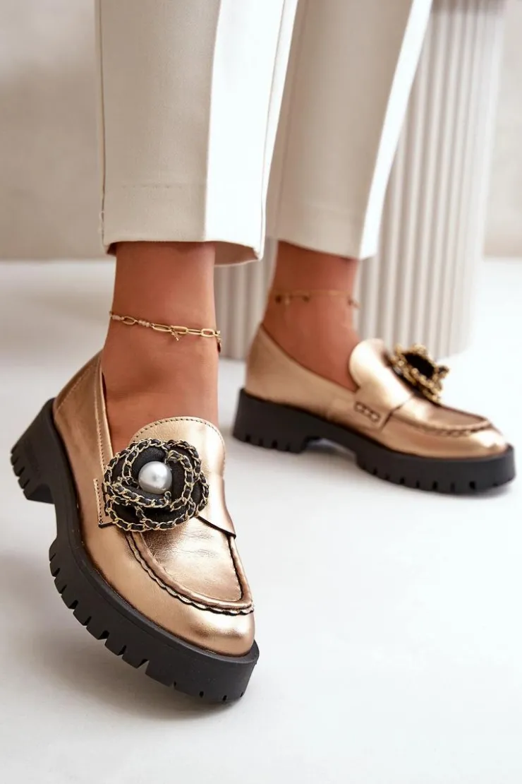 Outlet CheBello Skórzane Mokasyny Damskie Ozdobione Kwiatkiem Złote 4520