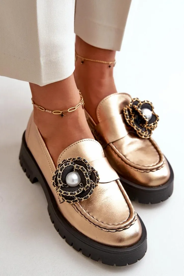 Outlet CheBello Skórzane Mokasyny Damskie Ozdobione Kwiatkiem Złote 4520