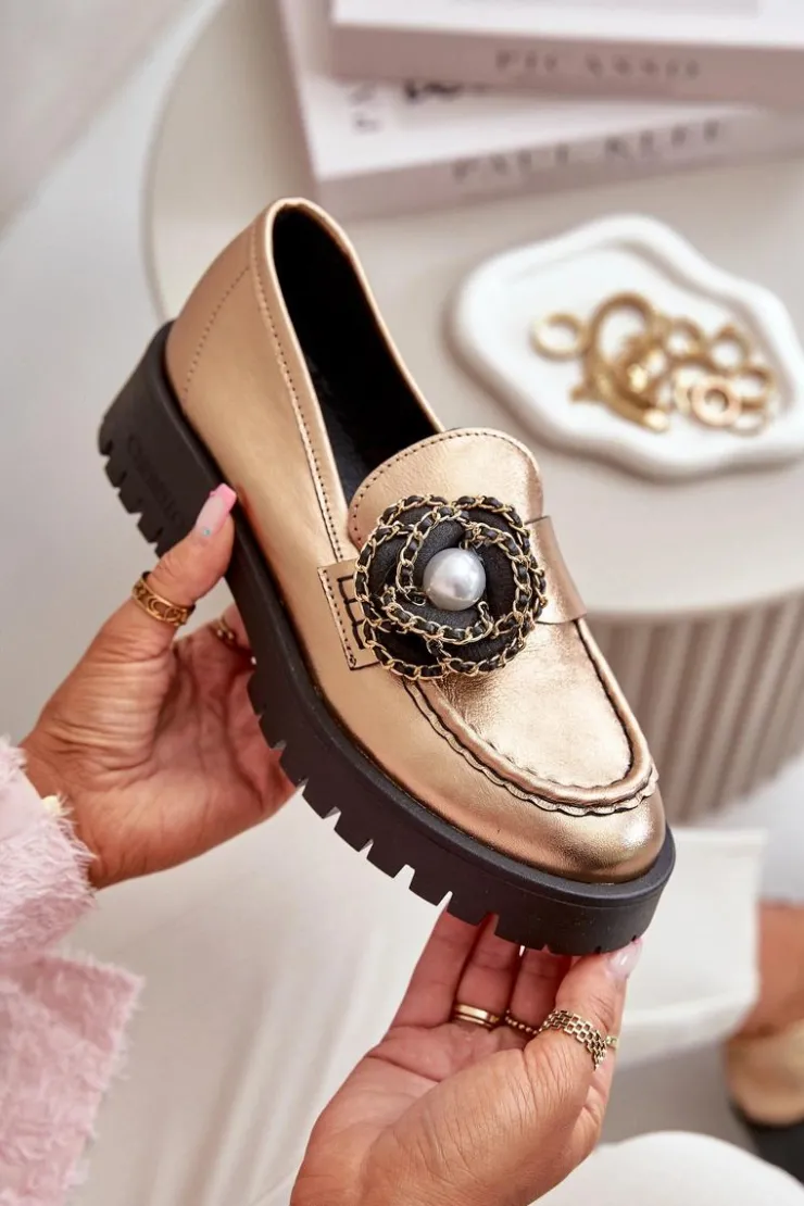 Outlet CheBello Skórzane Mokasyny Damskie Ozdobione Kwiatkiem Złote 4520