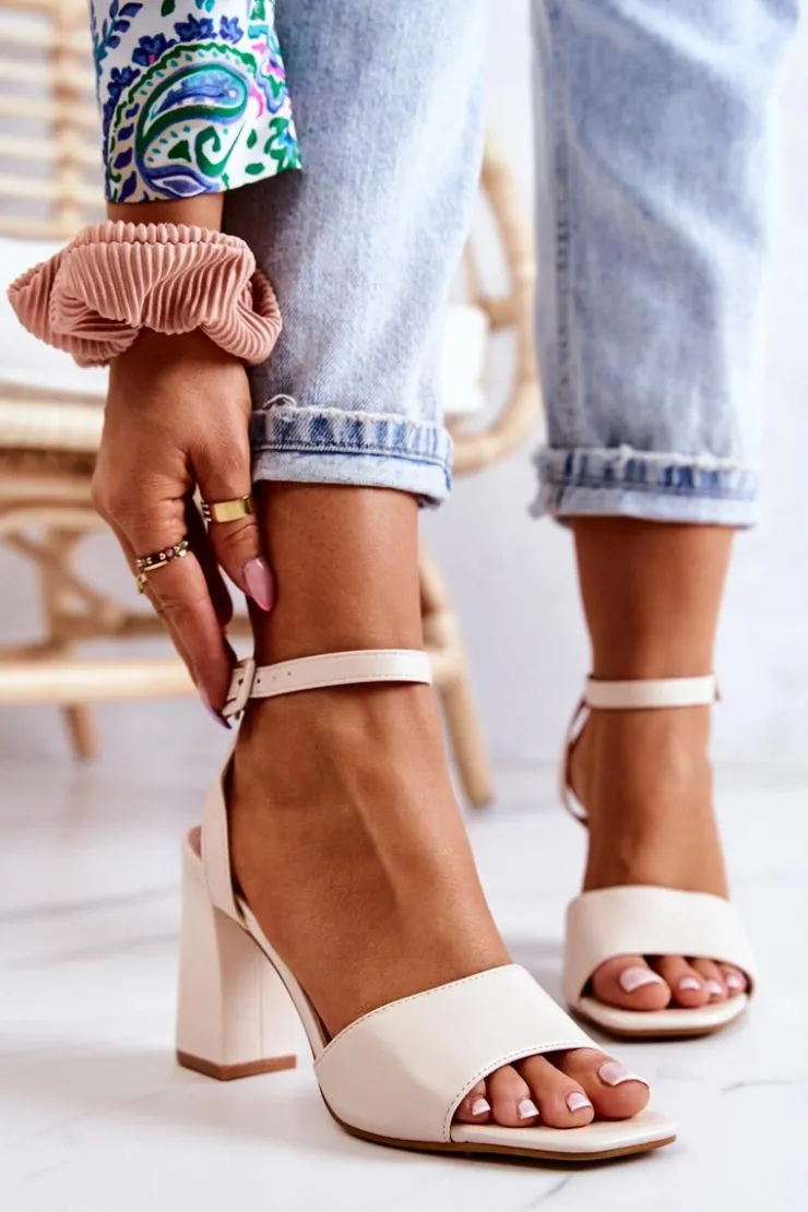 Best Boto Skórzane Sandałki Na Słupku Beżowe Estrella