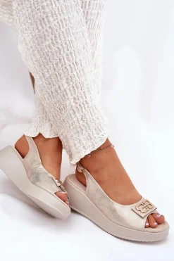 Damskie Damskie buty S.Barski Skórzane Sandały Damskie Na Koturnie Z Ozdobnym Detalem S.Barski LR51-593 Złote