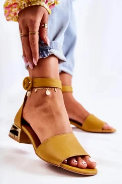 Discount Laura Messi Skórzane Sandały Na Złotym Obcasie 2143 Ciemnożółte