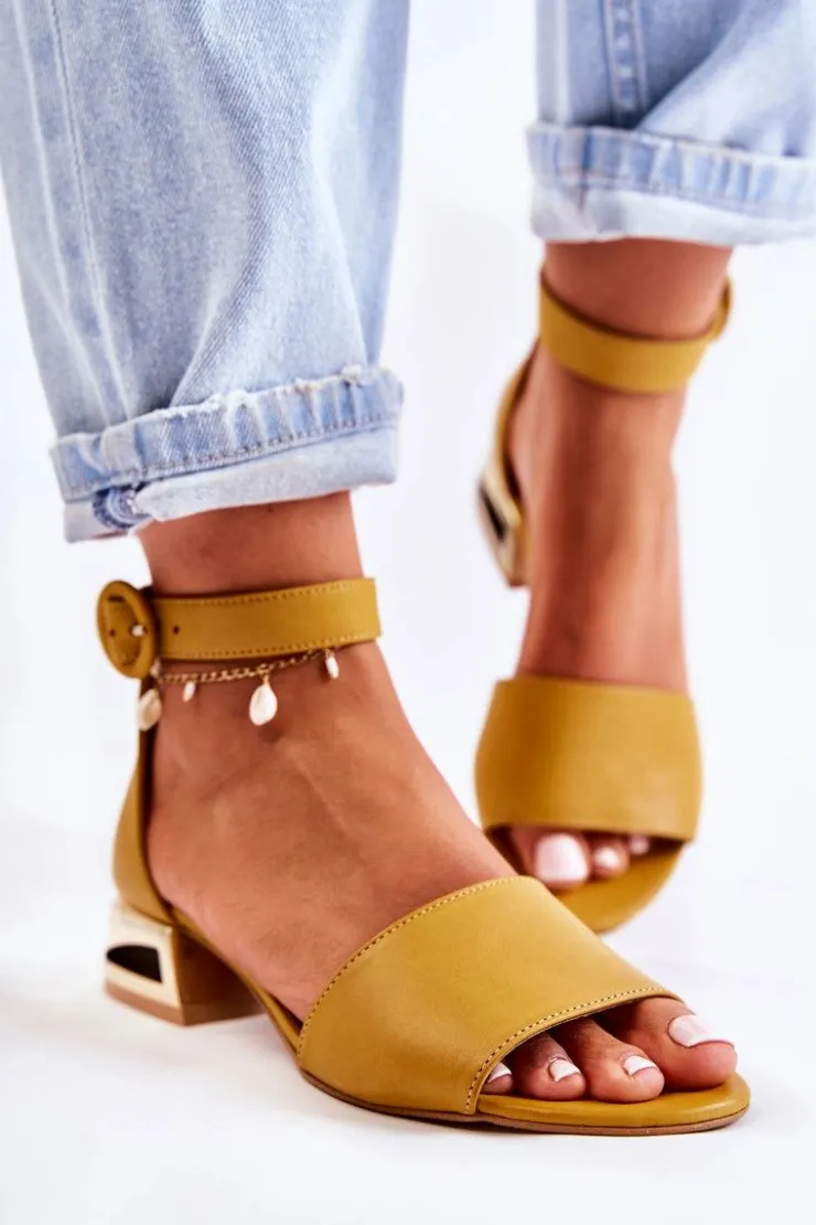 Discount Laura Messi Skórzane Sandały Na Złotym Obcasie 2143 Ciemnożółte