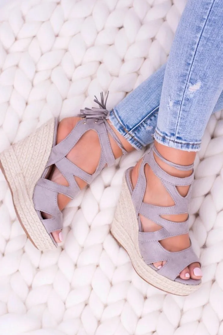 Online Boto Szare Zamszowe Sandały Na Koturnie Nowelio