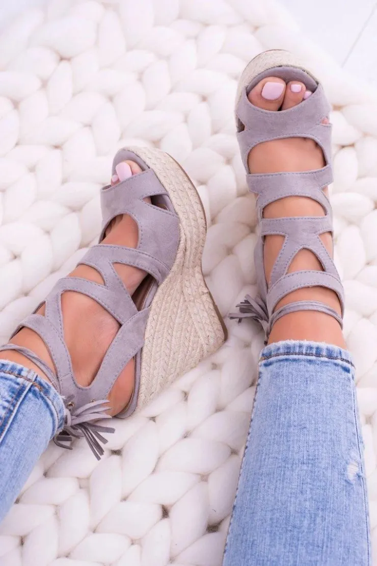 Online Boto Szare Zamszowe Sandały Na Koturnie Nowelio