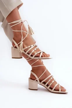 Clearance Evento Wiązane Sandały Na Niskim Obcasie Ozdobione Ćwiekami Beżowe Chrisele Beżowy