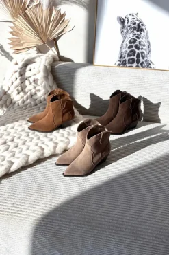 Sale Boto Wsuwane Botki Kowbojki Damskie Z Naturalnego Zamszu Czekoladowe Beretta Brązowy