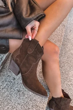 Sale Boto Wsuwane Botki Kowbojki Damskie Z Naturalnego Zamszu Czekoladowe Beretta Brązowy