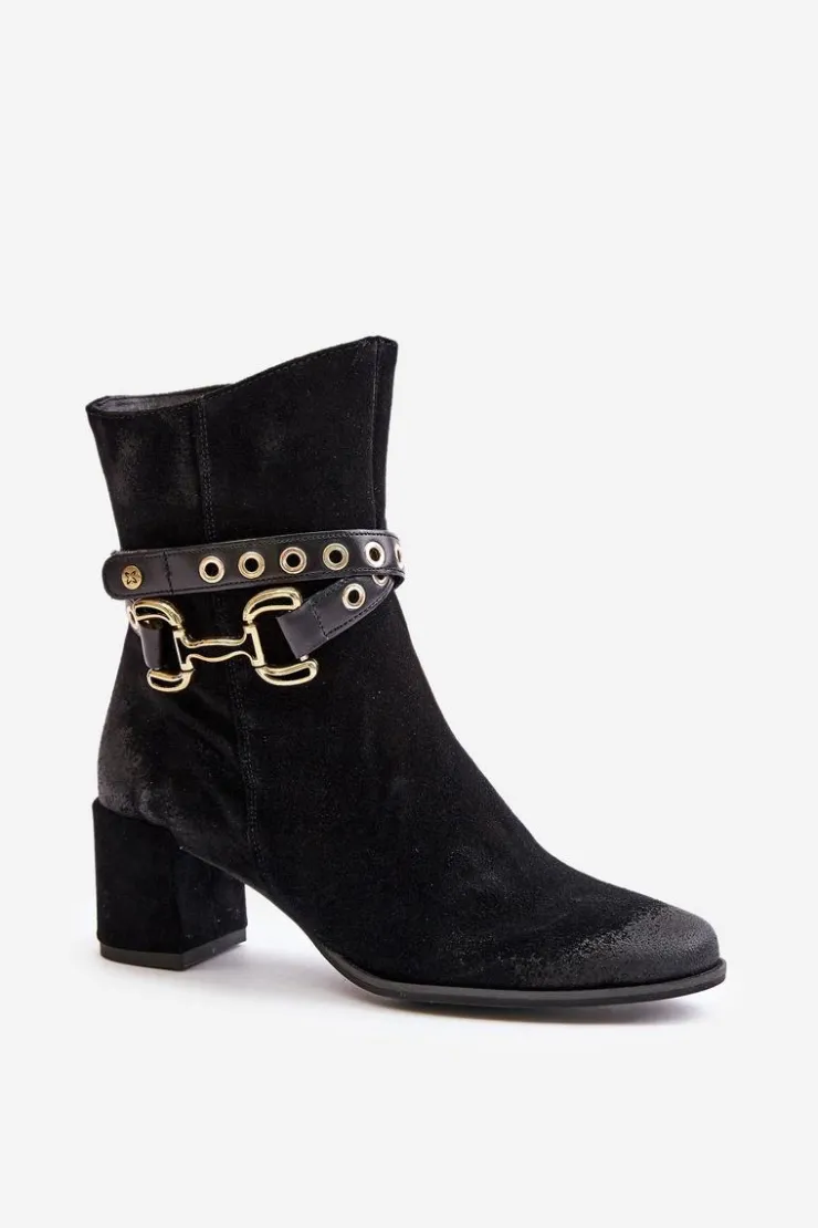 Outlet Maciejka Zamszowe Botki Damskie Na Słupku Z Ozdobnym Paskiem 06679-01 Czarne