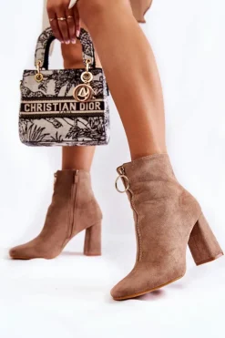 Damskie Boto Zamszowe Botki Na Obcasie Z Ozdobnym Zamkiem Beżowe Lisette