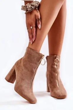 Damskie Boto Zamszowe Botki Na Obcasie Z Ozdobnym Zamkiem Beżowe Lisette