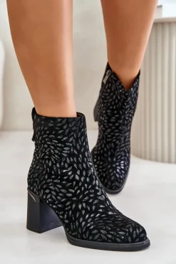 Damskie Damskie buty S.Barski Zamszowe Botki Na Słupku Z Ozdobnym Tłoczeniem D&A CR42-192 Czarne