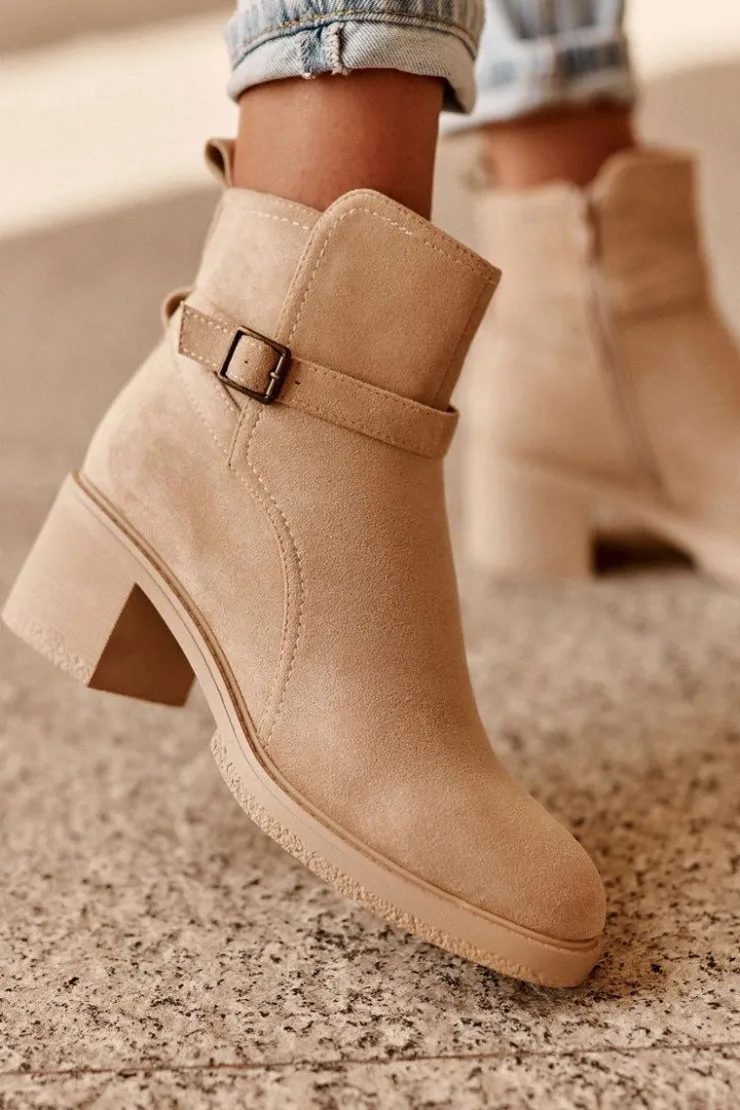 Discount Boto Zamszowe Botki Z Klamrą Beżowe Neste