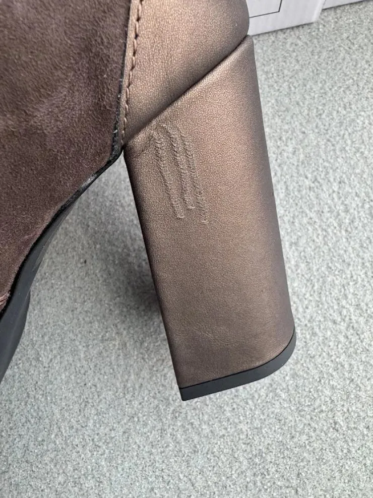 Damskie Laura Messi Zamszowe Czółenka Na Słupku 2702 Brązowe