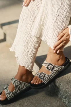 Outlet D.Franklin Zamszowe Klapki Damskie Z Klamrami DFSH405002 Zebra