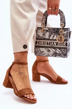 Discount Boto Zamszowe Klasyczne Sandały Na Niskim Obcasie Camel Honeymoon