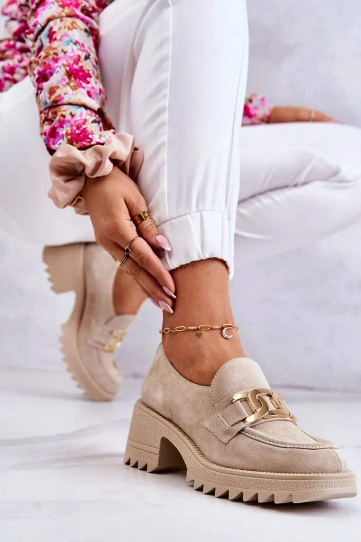 New Boto Zamszowe Półbuty Ze Złotą Ozdobą Jasnobeżowe Idealize