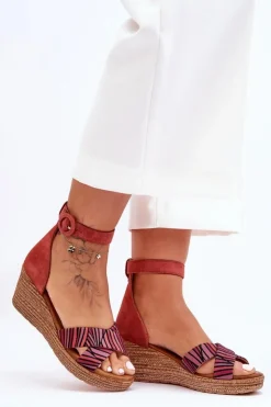 Outlet Maciejka Zamszowe Sandały Na Koturnie 04565-44 Czerwone