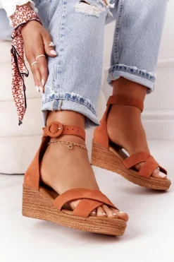 Damskie Maciejka Zamszowe Sandały Na Koturnie 04565-29 Rude