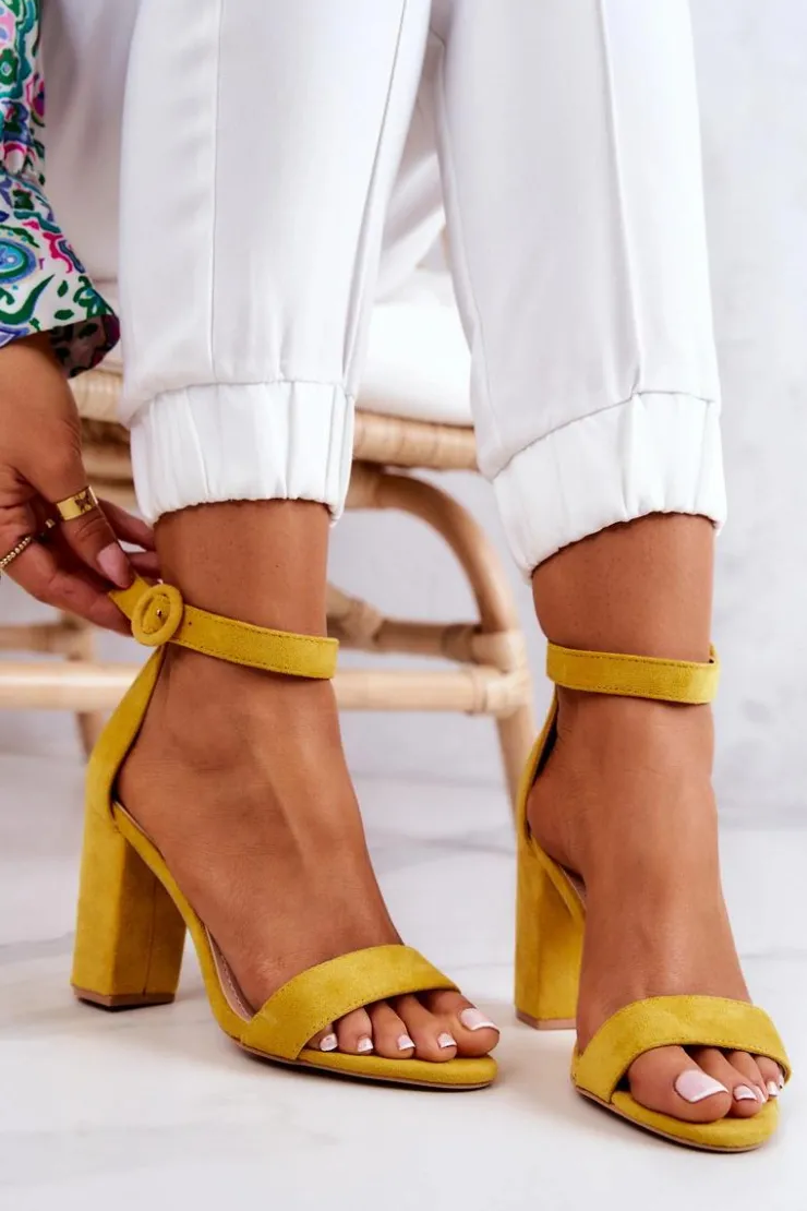 Online Boto Zamszowe Sandały Na Słupku Żółte Hattie