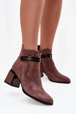 Damskie D&A Zamszowe Skórzane Botki Damskie Na Słupku Z Ozdobnym Paskiem Ocieplane CR52-650 Brązowe