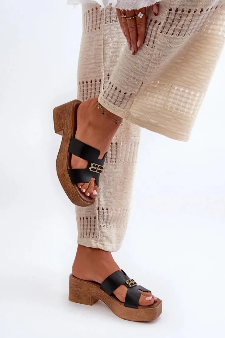 Outlet Zazoo 40412 Skórzane Eleganckie Klapki Damskie Ze Złotą Ozdobą Czarne Czarny