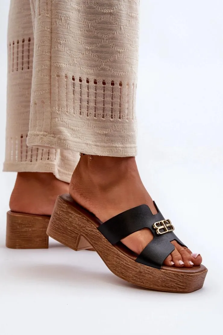 Outlet Zazoo 40412 Skórzane Eleganckie Klapki Damskie Ze Złotą Ozdobą Czarne Czarny