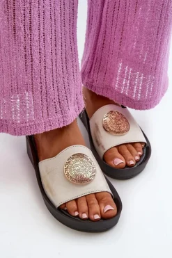 Discount Zazoo 2920 Skórzane Klapki Damskie Na Koturnie Ze Złotym Detalem Złoty Przecierany