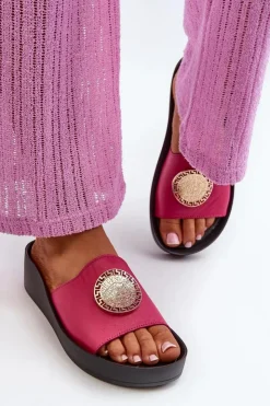 Sale Zazoo 2920 Skórzane Klapki Damskie Na Koturnie Ze Złotym Detalem Fuksja