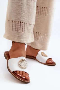 Best Zazoo 2938 Skórzane Klapki Na Płaskim Obcasie Z Ozdobą Białe Biały