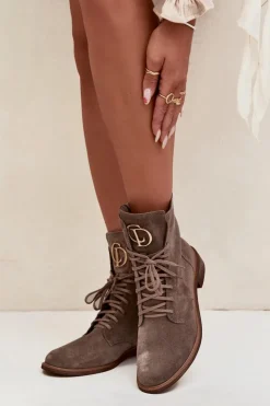 Damskie Zazoo 2955 Zamszowe Botki Workery Ze Złotym Detalem Na Języku Ciemnobeżowe